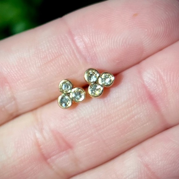 New Gold Crystal Stud Earrings 3 bezel set stones Hypoallergenic Earrings - Picture 6 of 9